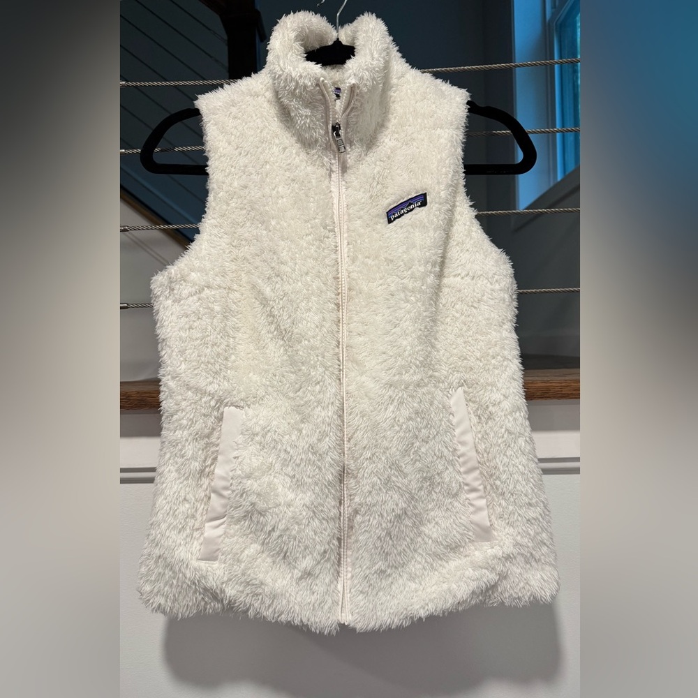 Patagonia Cream Fleece Vest with Logo womens can
